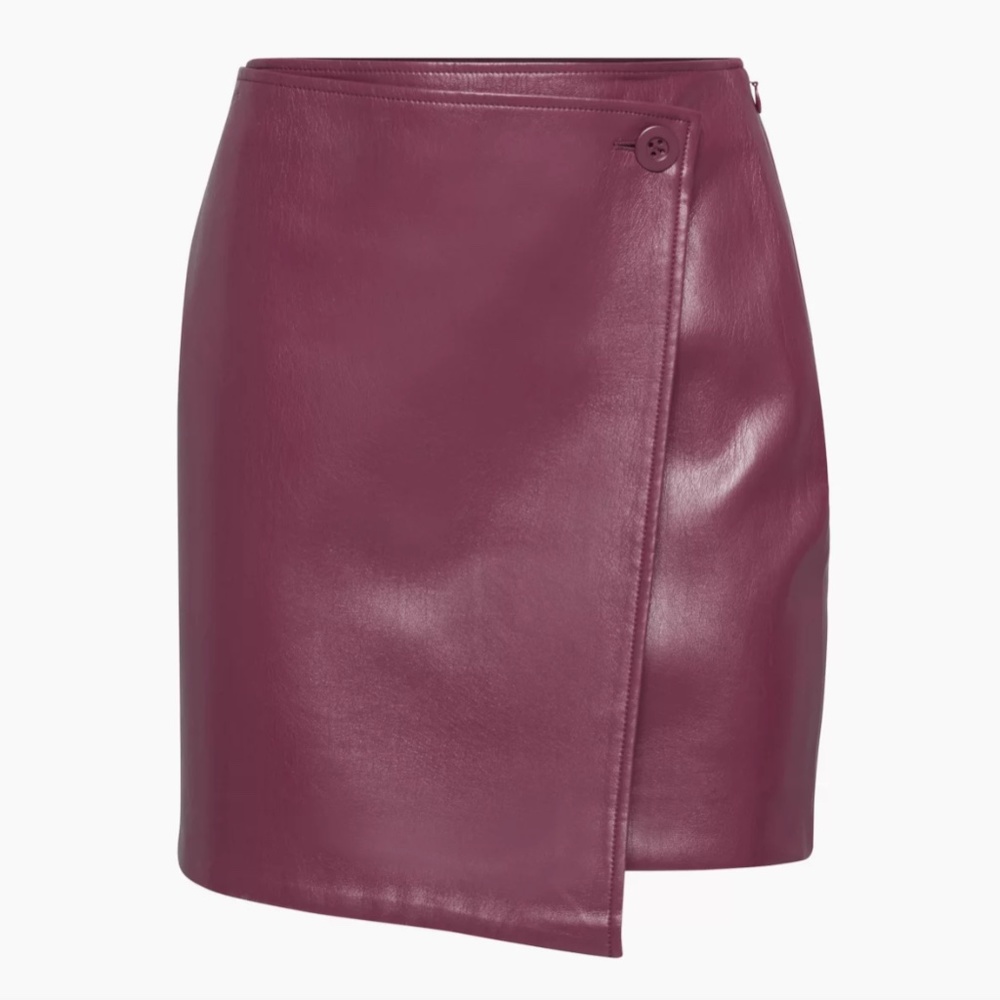 NWT Sold Out Aritzia Babaton Vicinity Skirt Size 2 Faux leather mini skirt